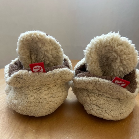Zutano COZIE FURRY GRIPPER BABY BOOTIES - HEATHER MOCHA Size 6M - Picture 4 of 9